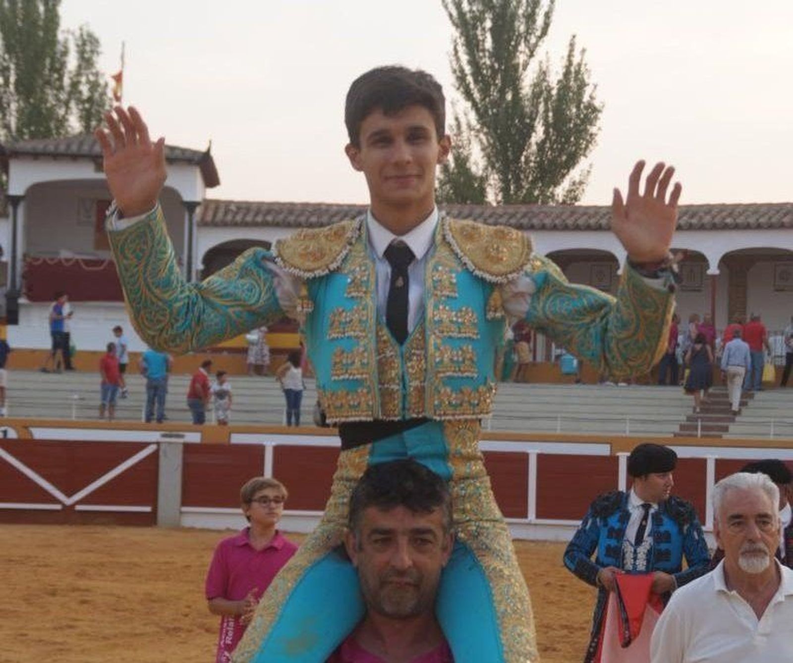 Manuel Diosleguarde triunfa en la novillada sin caballos de Peñaranda
