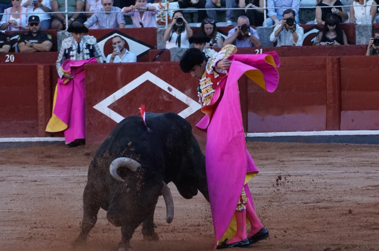 Emilio de Justo, Juan Ortega y Roca Rey inauguran el cartel de figuras en la feria de Salamanca: la corrida de Garcigrande en imágenes