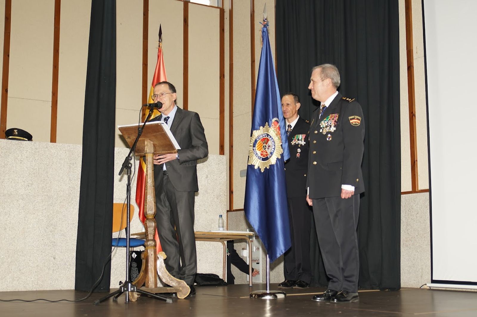 GALERÍA | Revive en imágenes el homenaje a la Policía Nacional en Alcañices