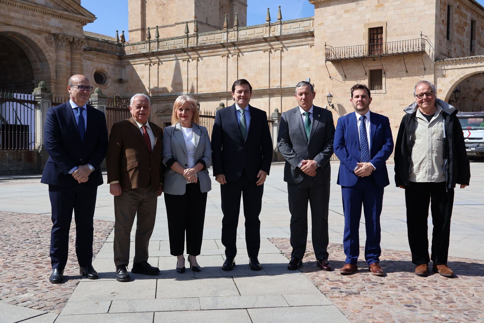 GALERÍA | La visita de Alfonso Fernández Mañueco a la Catedral de Zamora, en imágenes