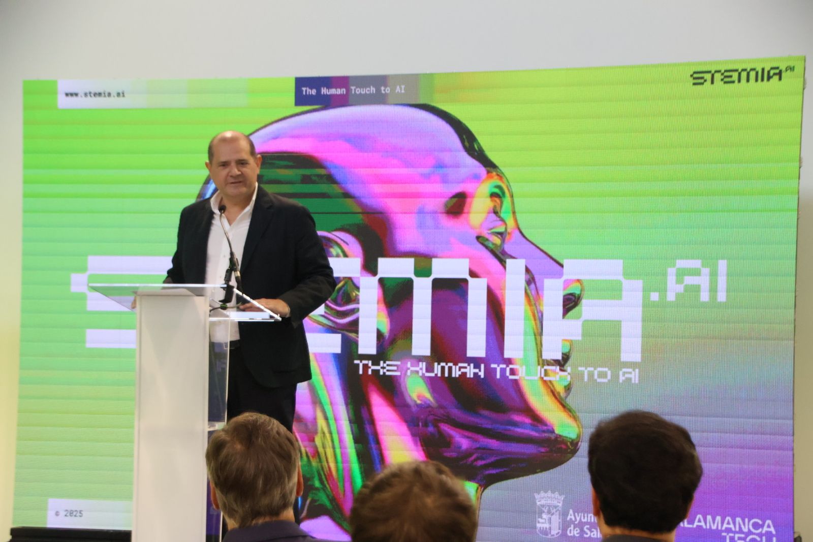 El alcalde de Salamanca, Carlos García Carbayo, y el CEO de Stemia, Juan Manuel Barrionuevo, presentan el inicio de la actividad de esta empresa en Salamanca