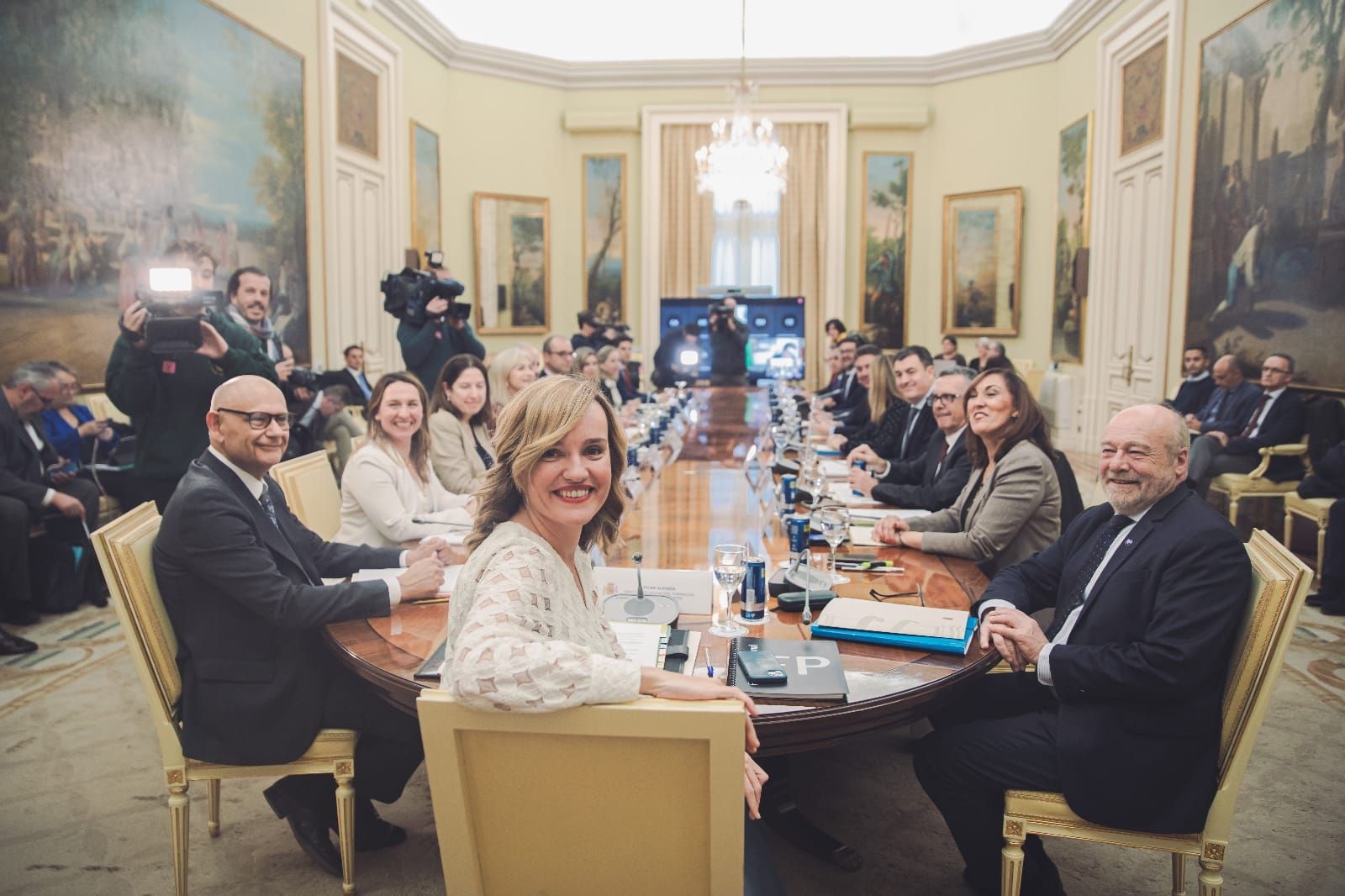 Fotografía de la reunión facilitada por el Gobierno