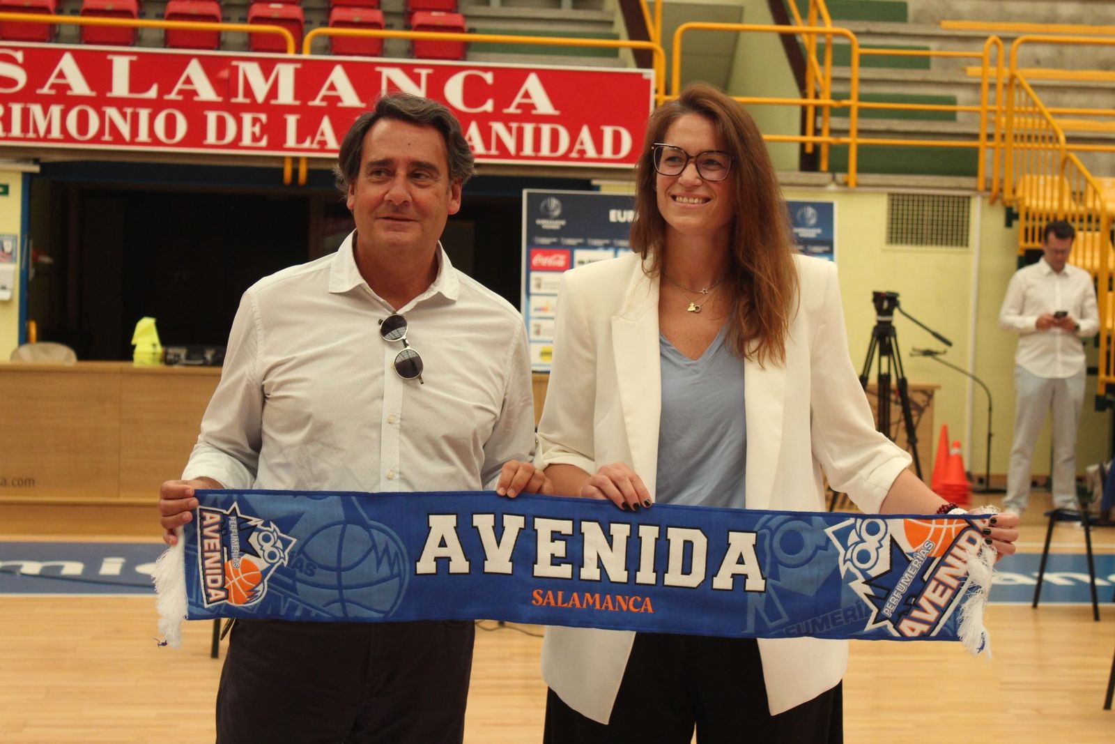 Presentación de Anna Montaña a como nueva entrenadora de Perfumerías Avenida Presentación de Anna Montaña a como nueva entrenadora de Perfumerías Avenida