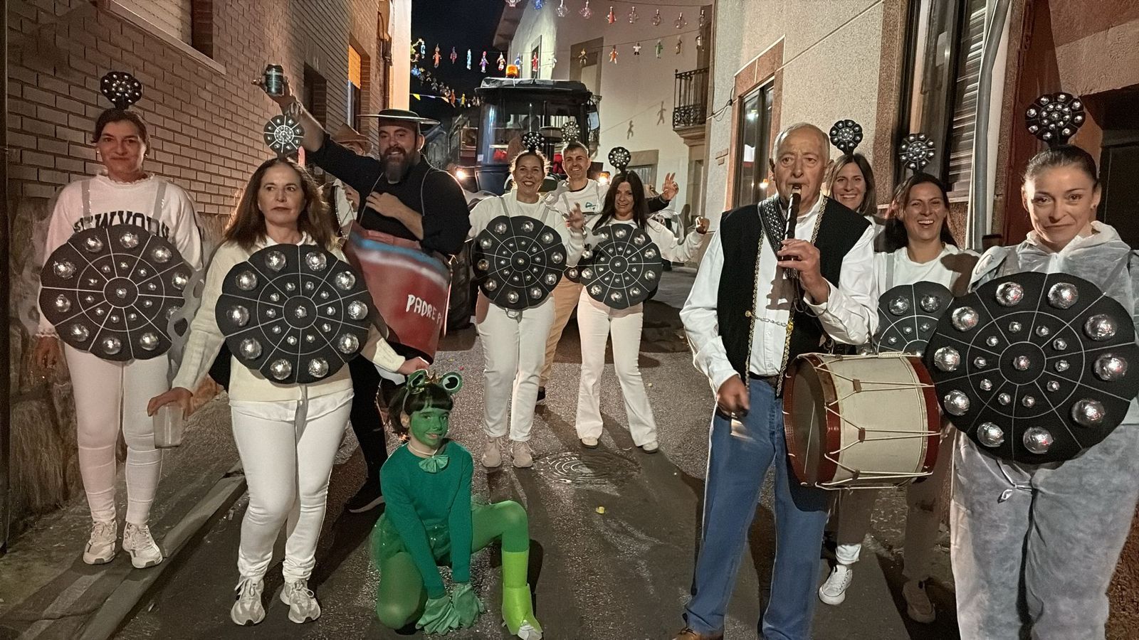 Desfile de carrozas en Pereña