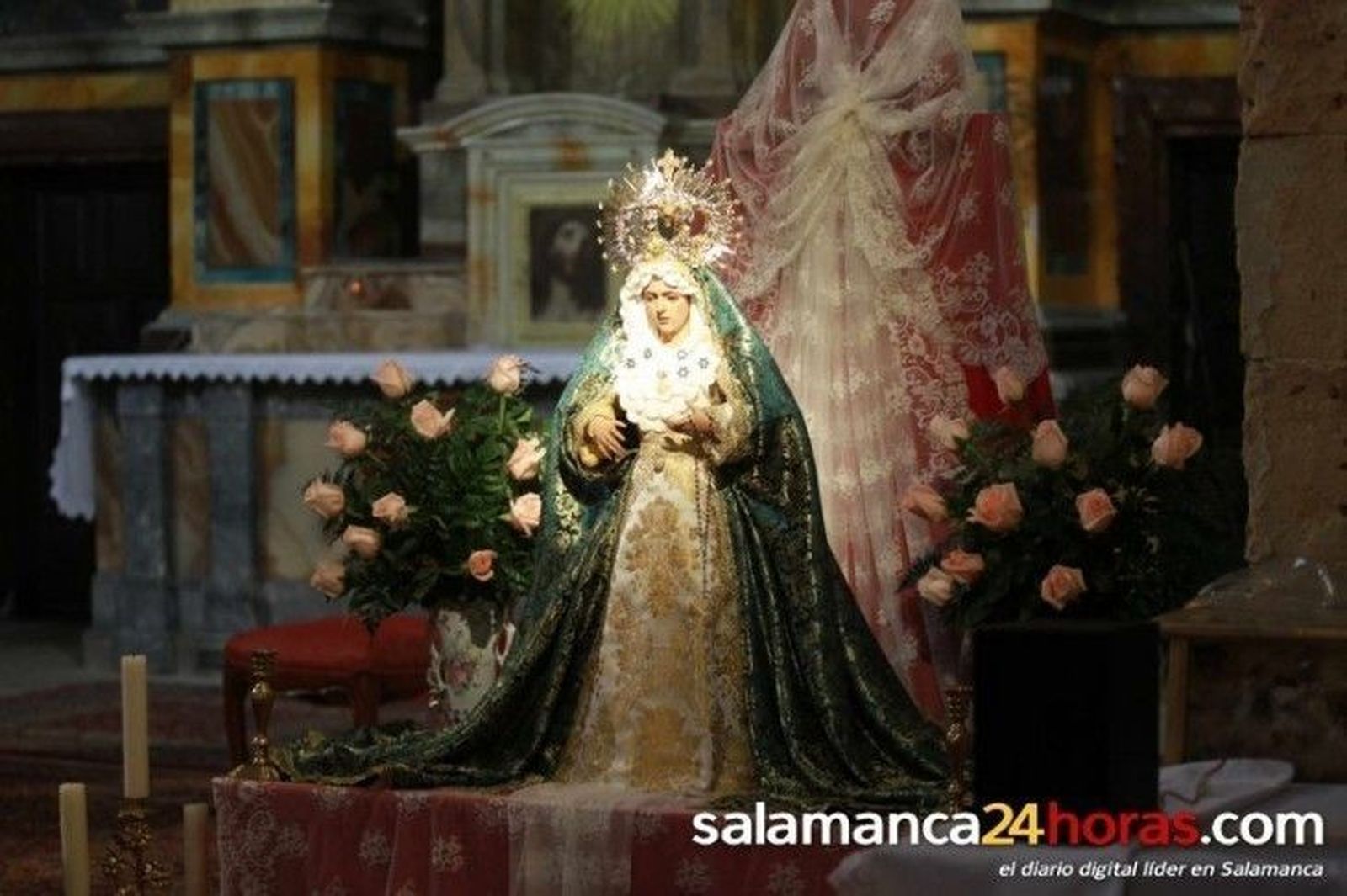 La Iglesia de San Benito acoge la bendición de una réplica de la Macarena