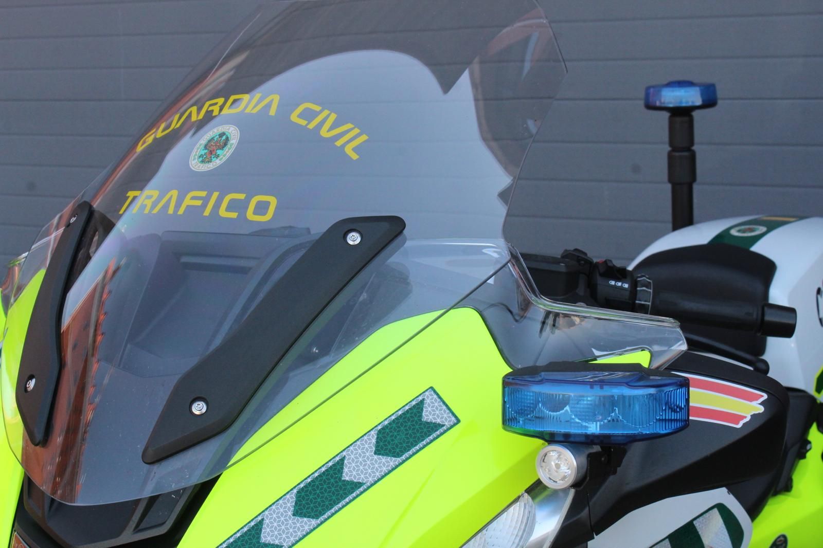 Motos camufladas y chaleco airbag, la nueva cara de la Guardia Civil de Tráfico de Salamanca