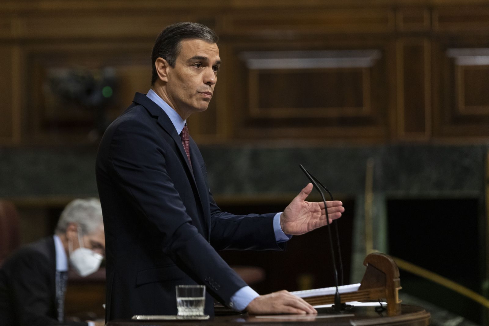 El presidente del Gobierno, Pedro Sánchez, interviene en una sesión plenaria en el Congreso, en Madrid (España).