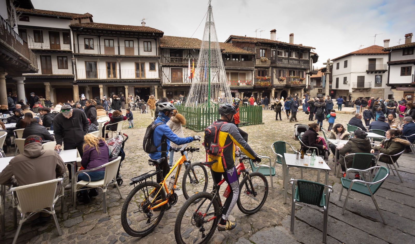 Turistas en La Alberca durante el periodo vacacional. Foto ICAL.  (4)