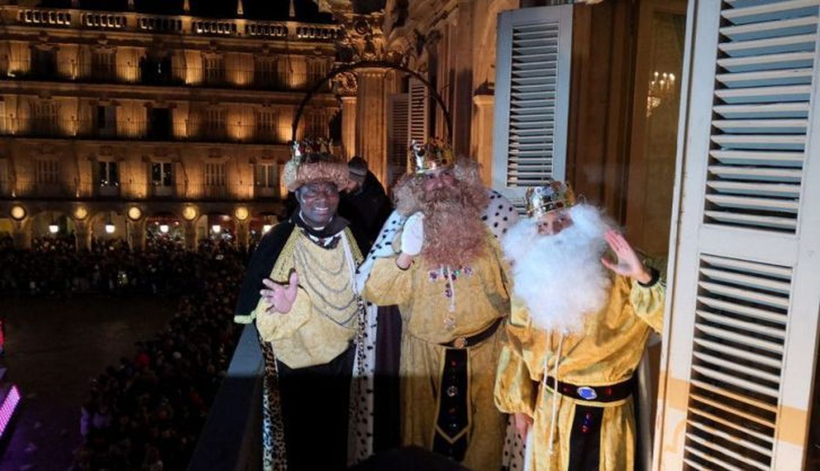 Los Reyes Magos en el balcón del Ayuntamiento de Salamanca | Foto: S24H