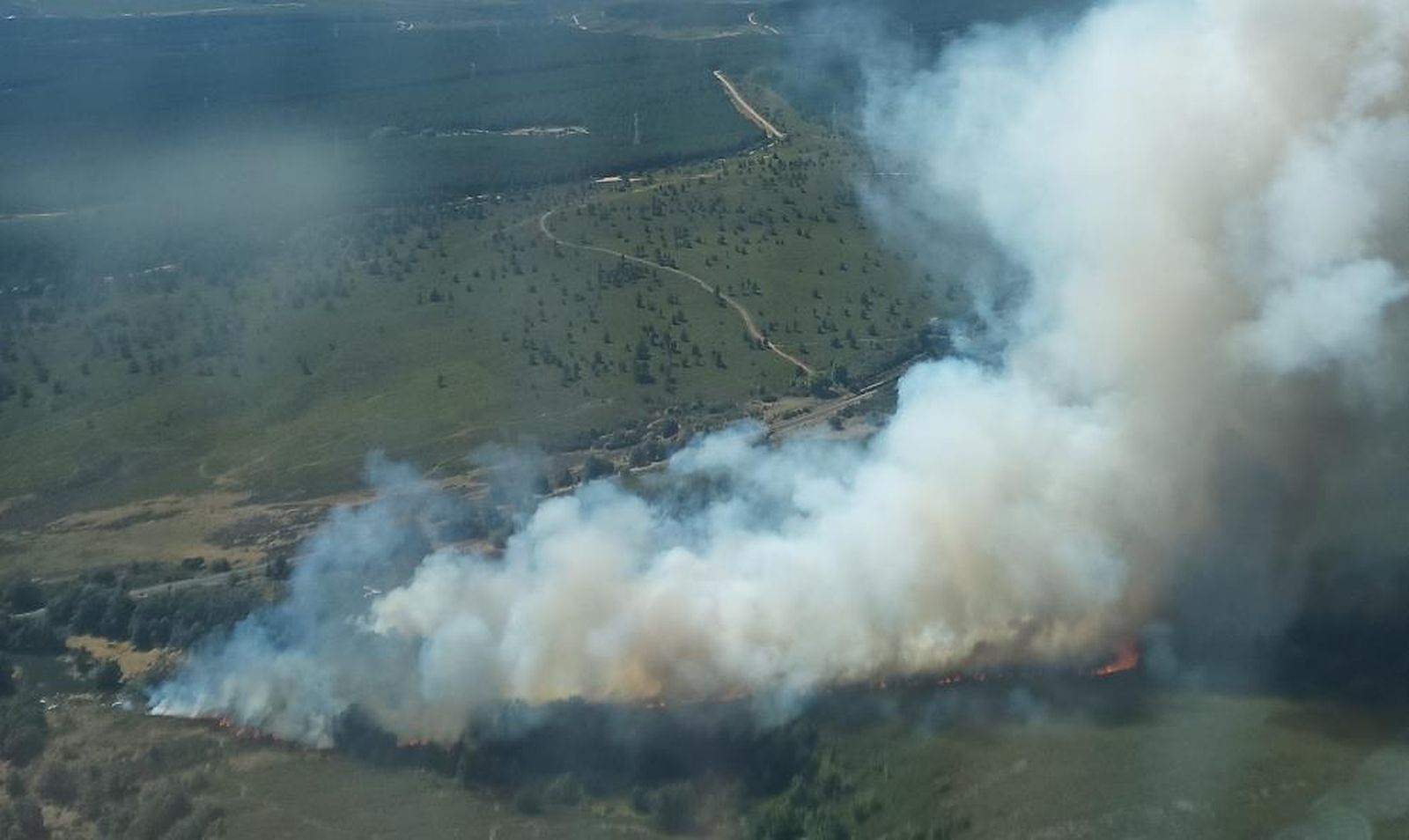 Activo el Nivel 1 en un incendio forestal en Brañuelas, León. Foto JCyL