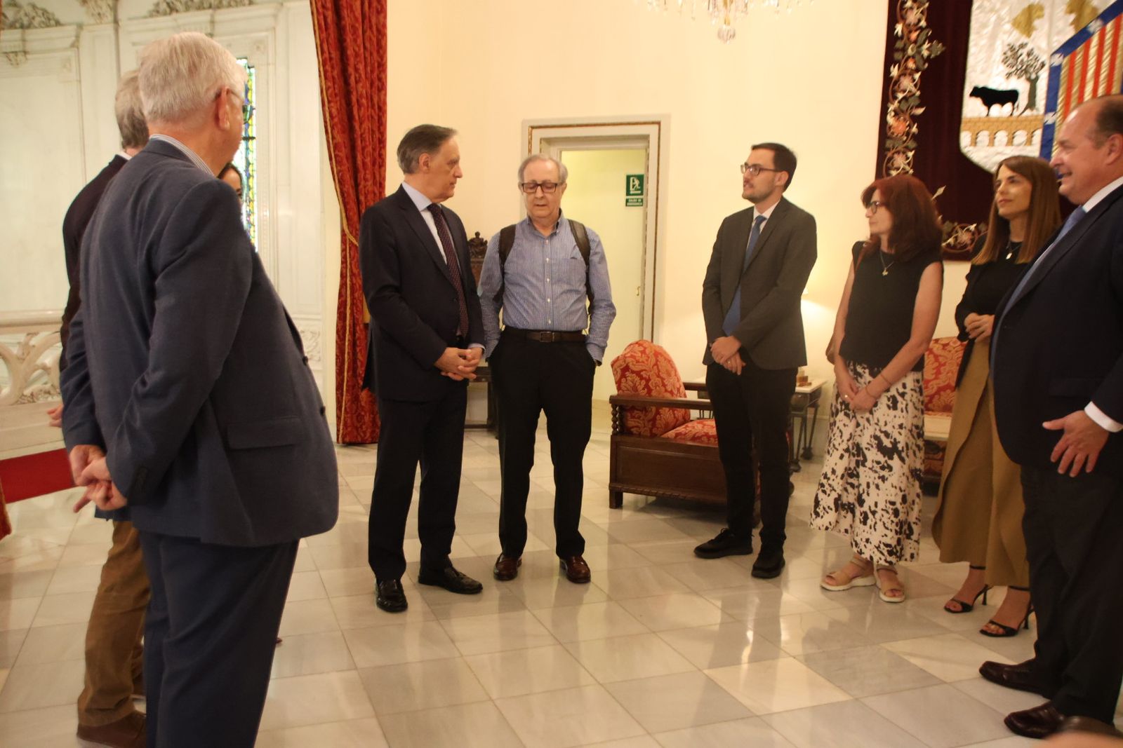 El alcalde de Salamanca, Carlos García Carbayo, preside la reunión del Jurado de Honores y Distinciones