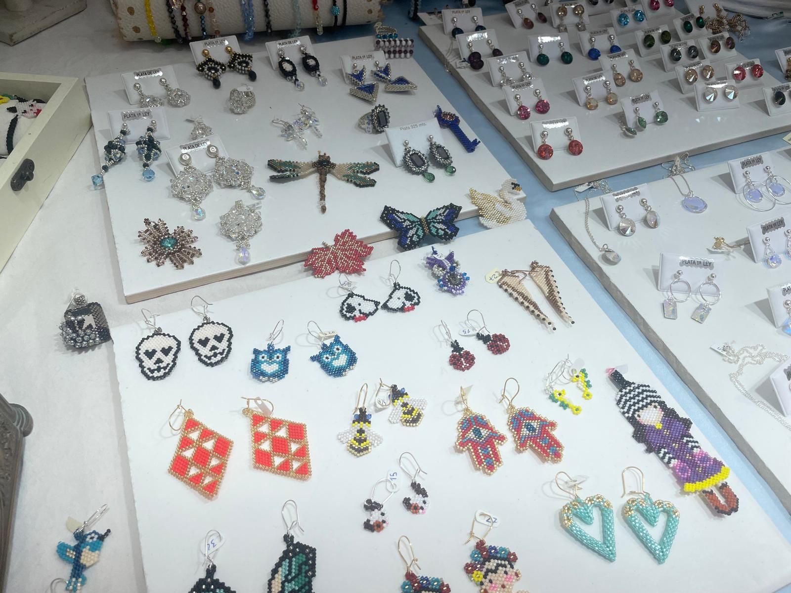 pendientes-de-arcilla-cristales-y-maki