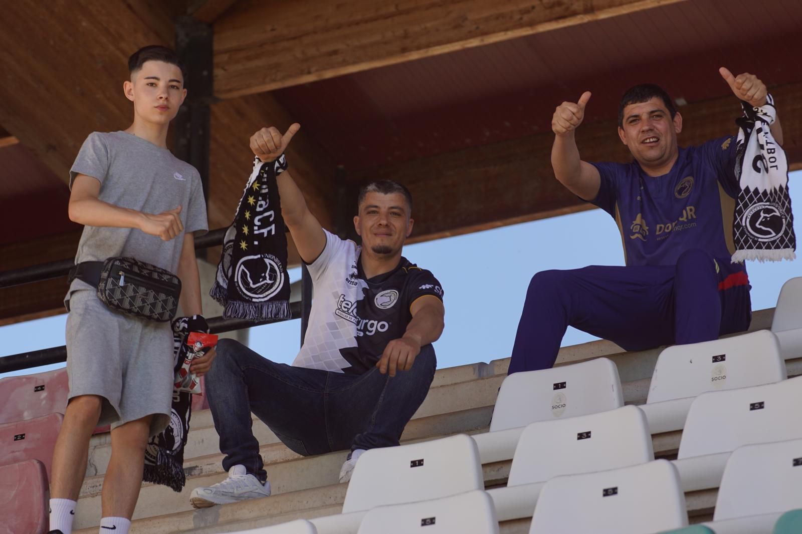 Gran ambiente en la grada para ver el partido entre Zamora - Unionistas en el Estadio Ruta de la Plata