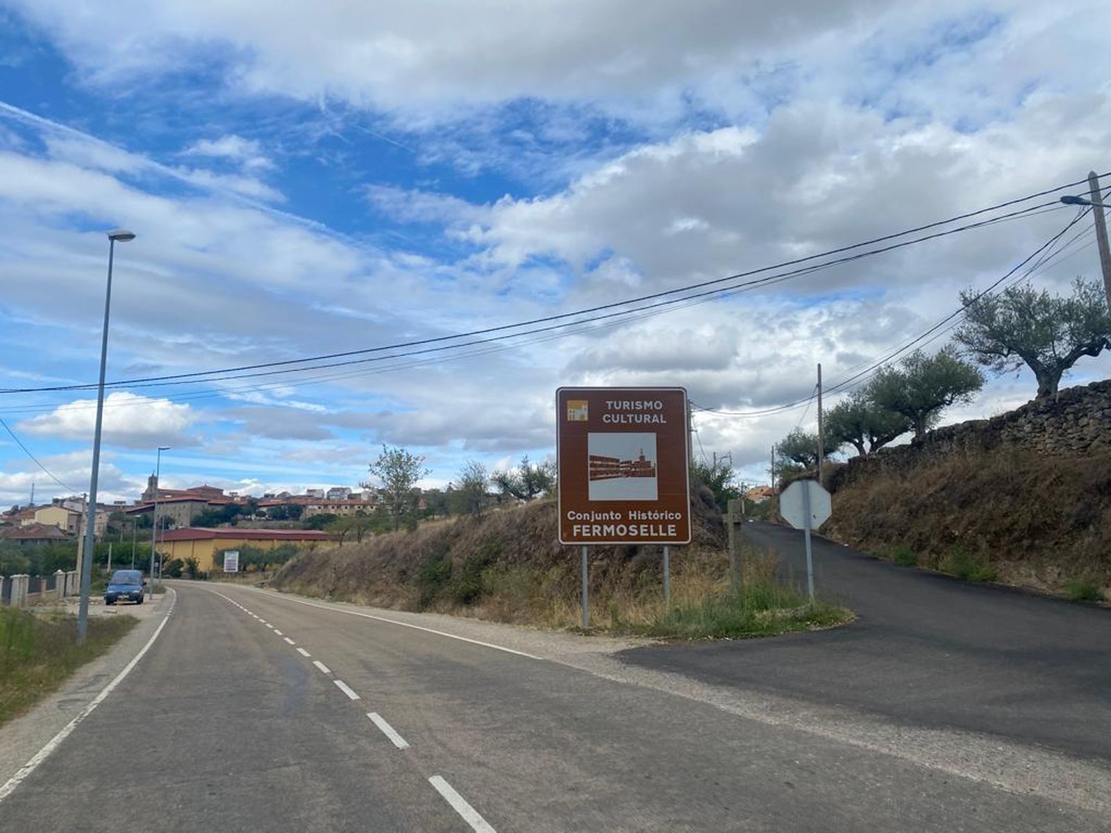Entrada a la localidad de Fermoselle