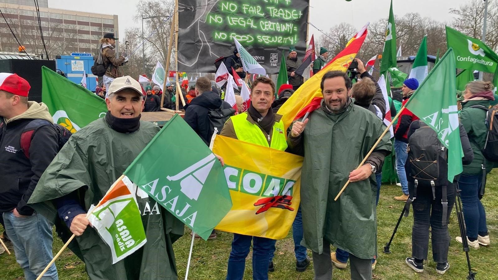 Representantes de organizaciones agrarias en la manifestación de Bruselas contra el acuerdo de Mercasur.