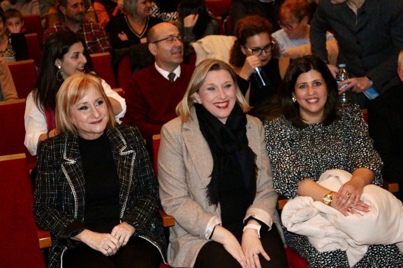 La consejera de Familia e Igualdad de Oportunidades asiste a la Gala de Manos Unidas de Benavente