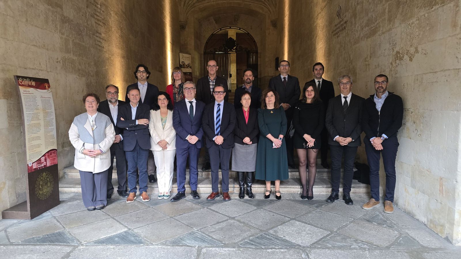 El rector de la Universidad de Salamanca preside el acto de toma de posesión de nuevos cargos académicos y del personal docente e investigador