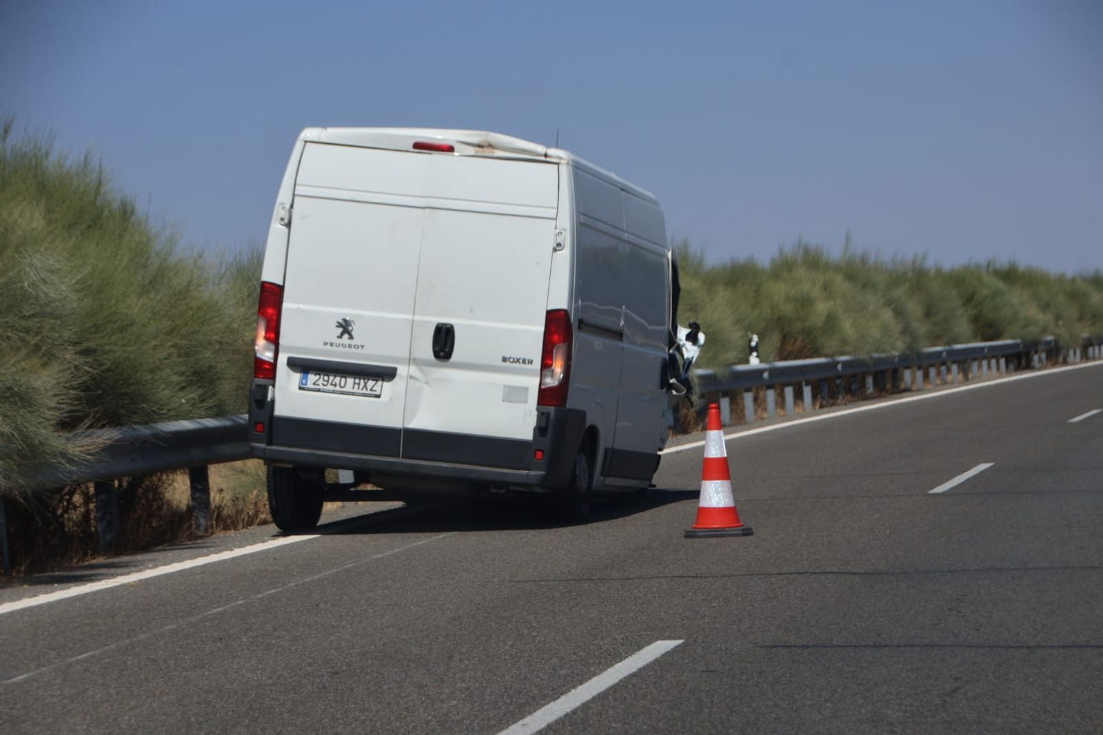 Un herido en un accidente entre dos furgonetas en la autovía A-66, en Villares de la Reina