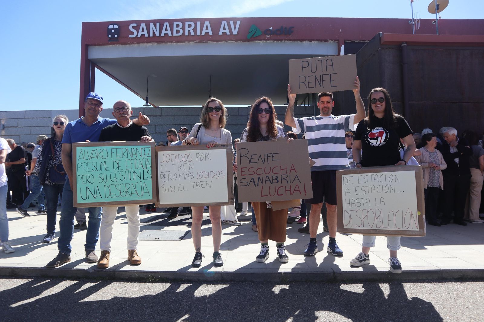 Protesta en Sanabria contra la supresión de trenes Fotos: ICAL