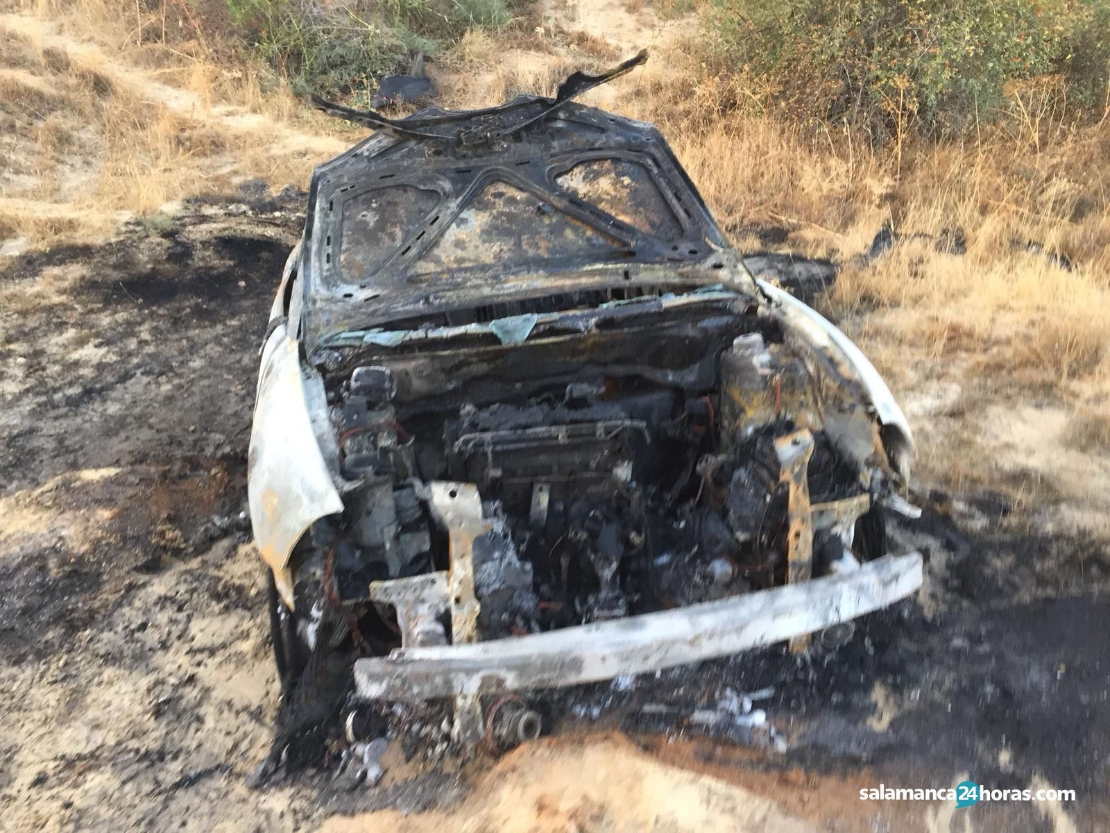 Coche quemado Monterrubio (6)