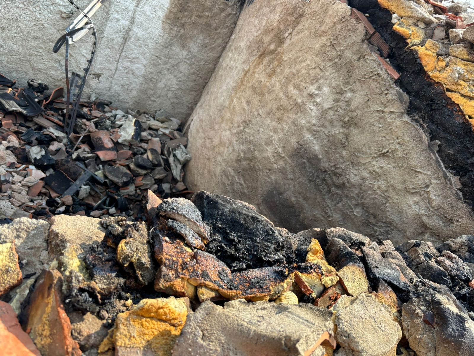 Casa quemada en Cerezal de Puertas por el incendio de Cipérez (8).jpeg