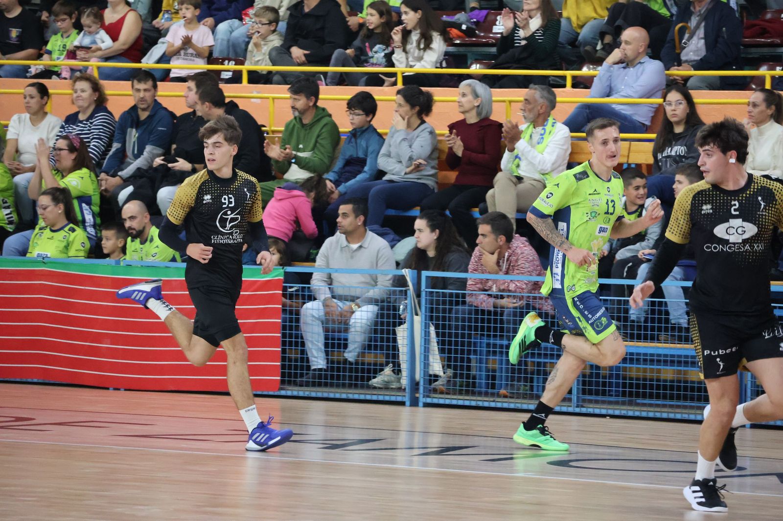 GALERÍA | El BM Zamora recibe en casa al Ciudad de Salamanca en un duelo muy ajustado