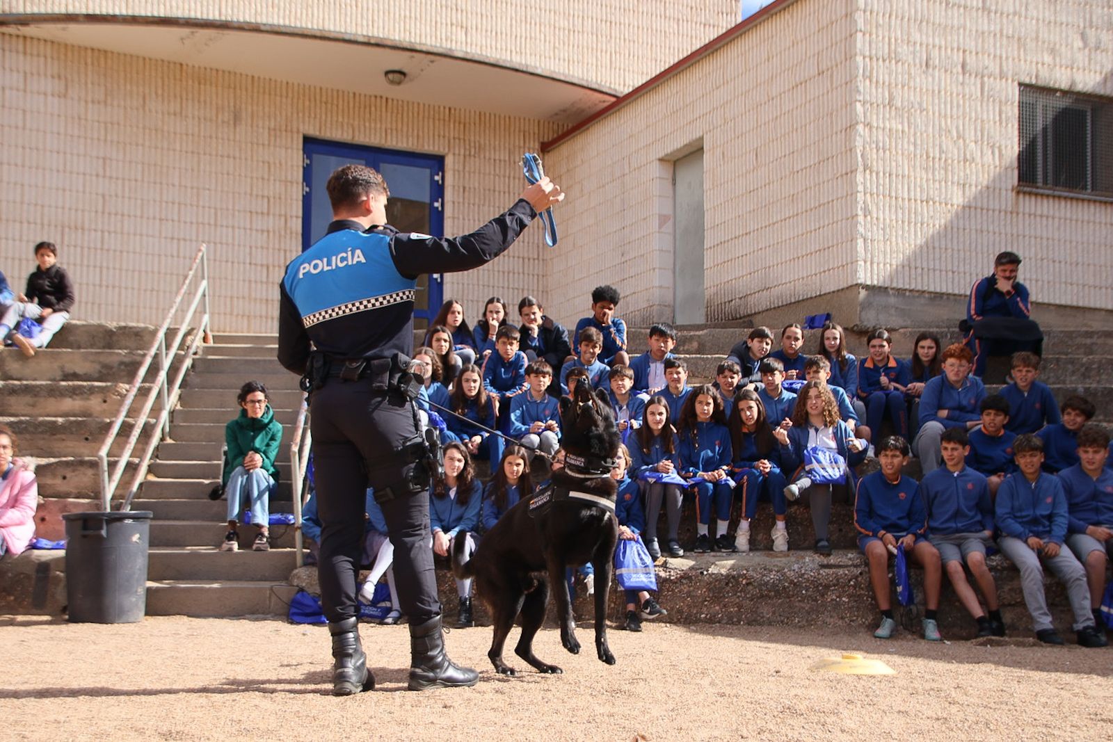 Reportaje perros Policía Local "semillas de conciencia"