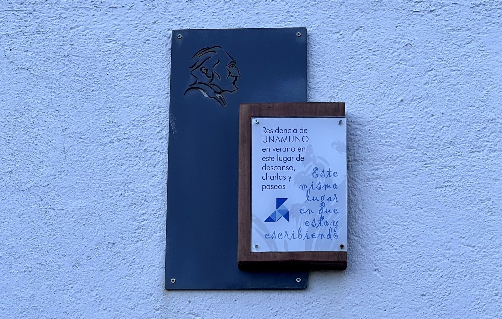 Placa en la que fuera la residencia de verano de Unamuno