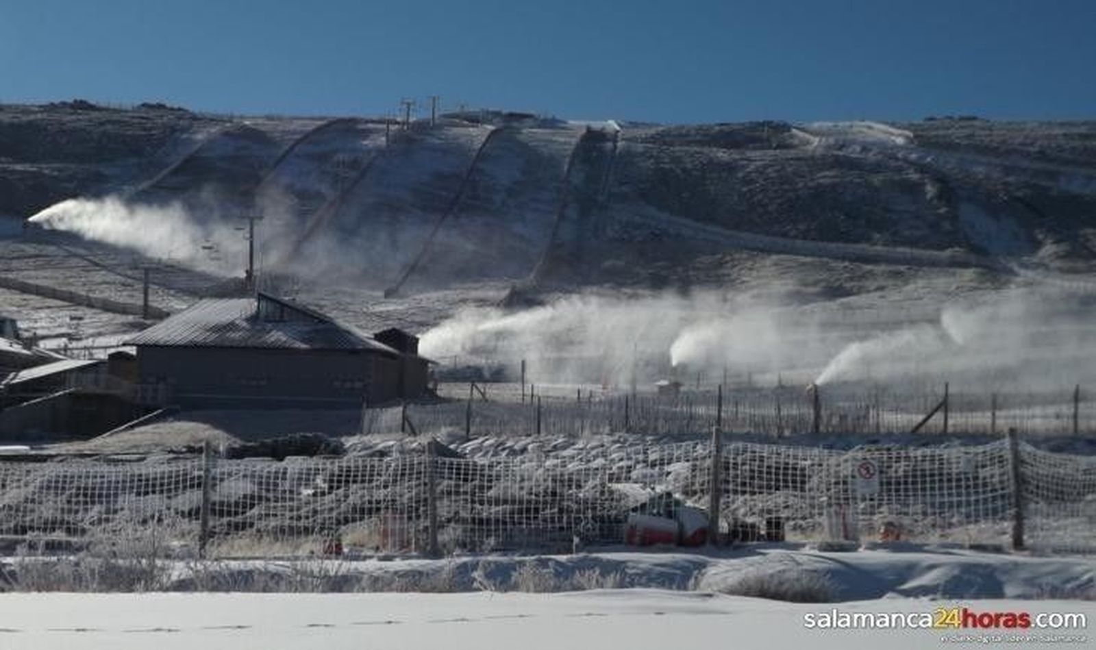 Comienza la producción de nieve en la estación de esquí de La Covatilla