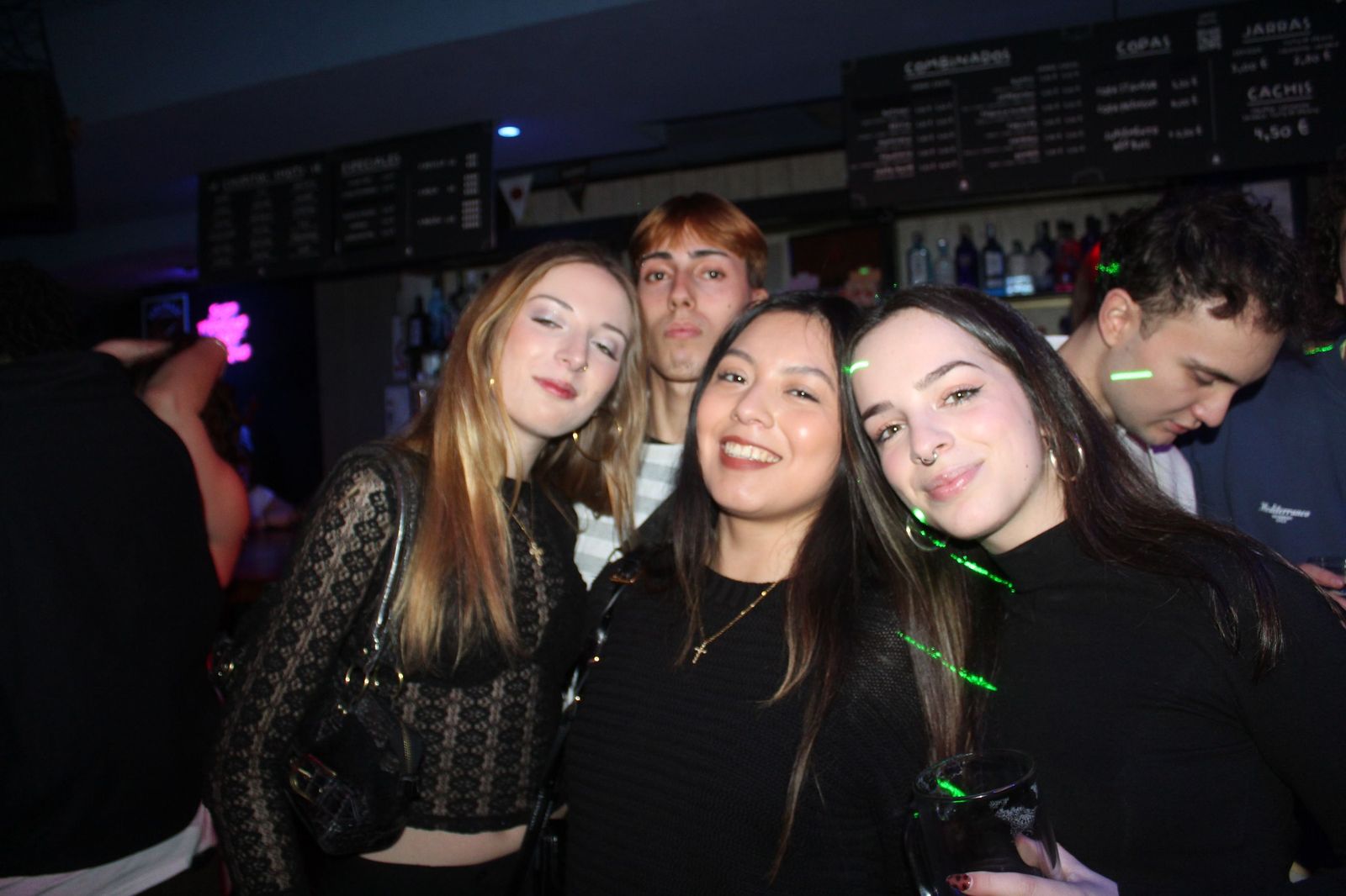 La fiesta de Salamanca moviliza a los jóvenes a divertirse a pesar del mal tiempo