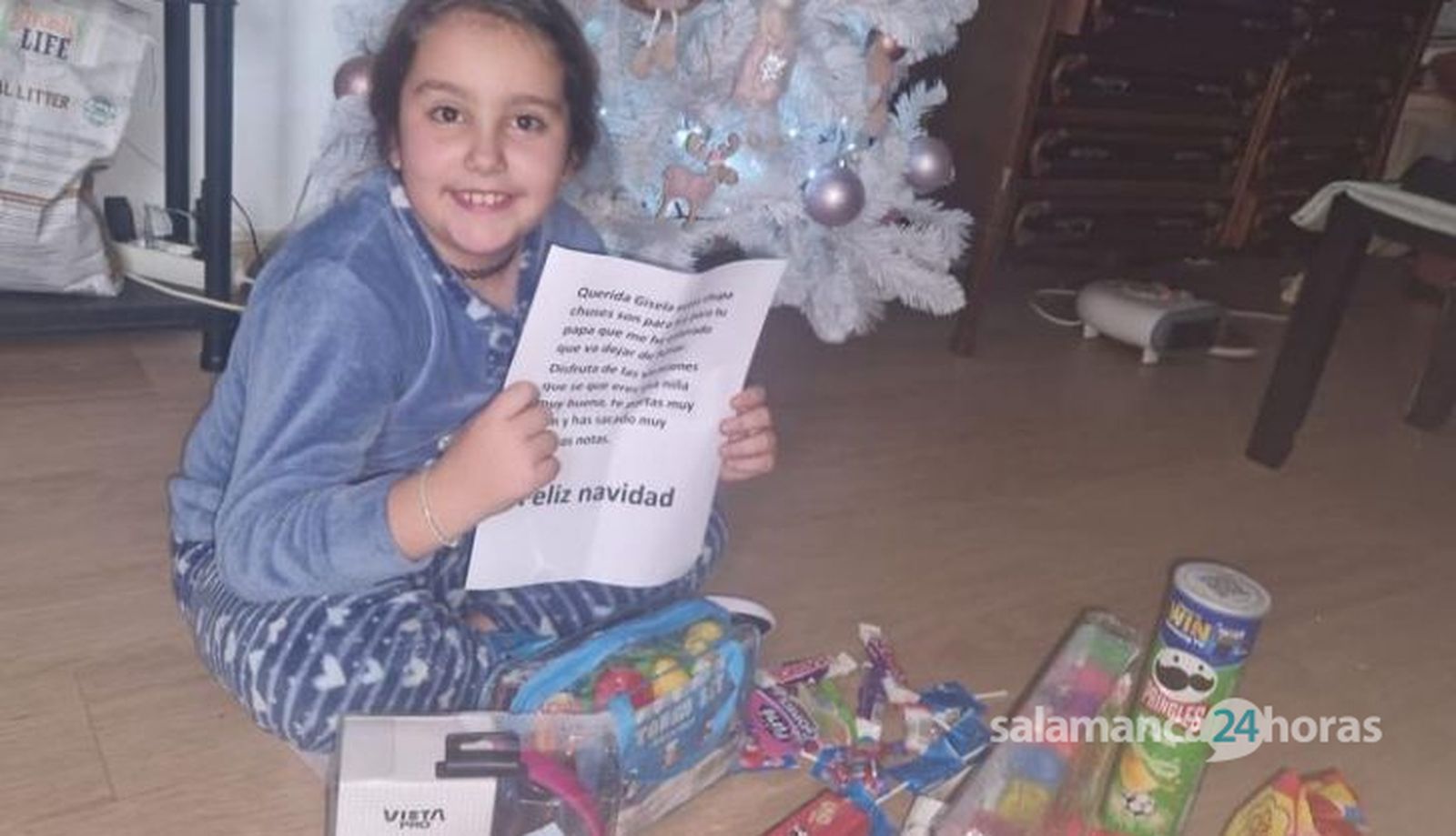 Gisela enseña todo lo que le ha traído Papá Noel