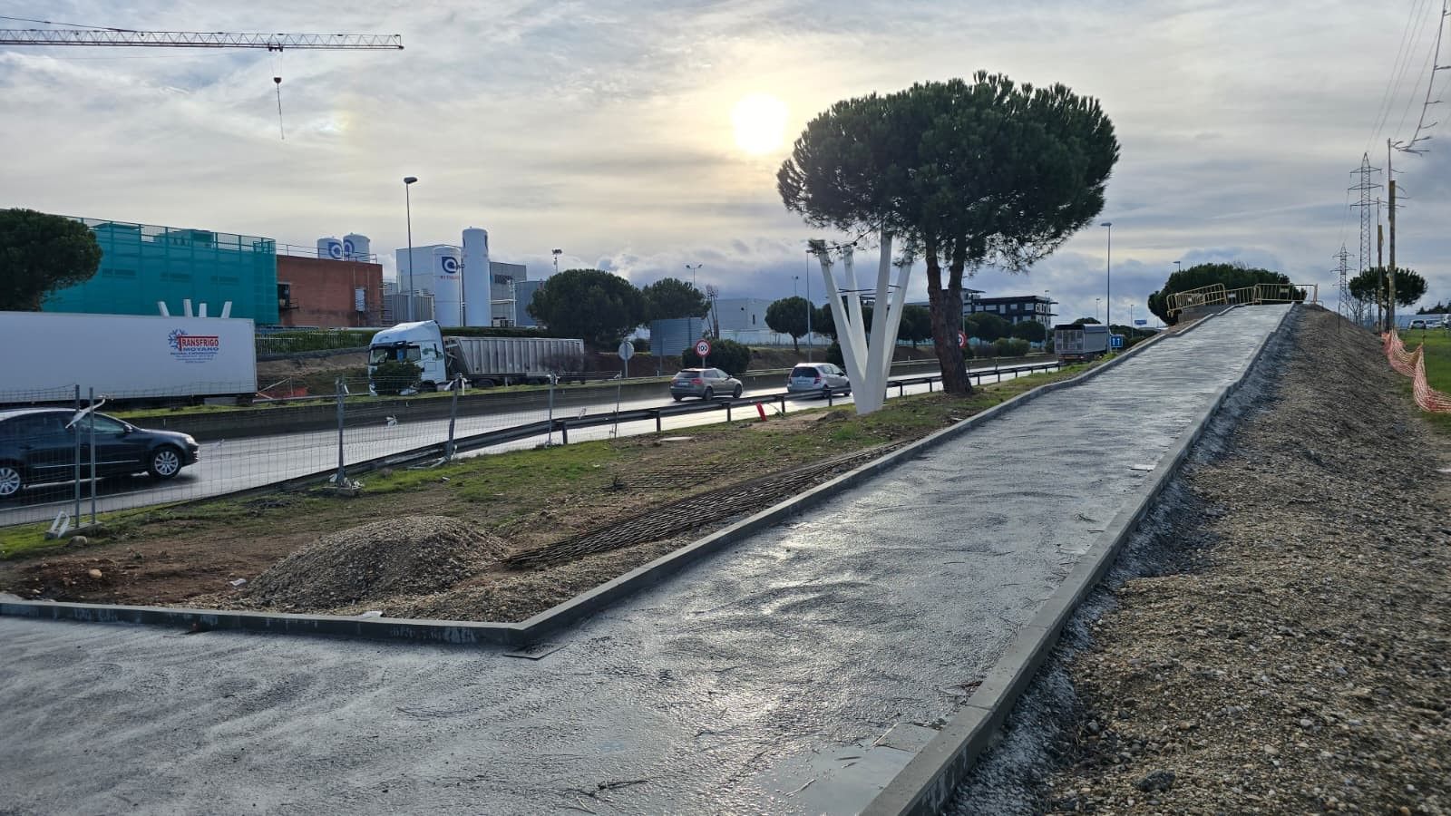 Pasarela peatonal en Carbajosa sobre la Ronda Sur  (5).jpg