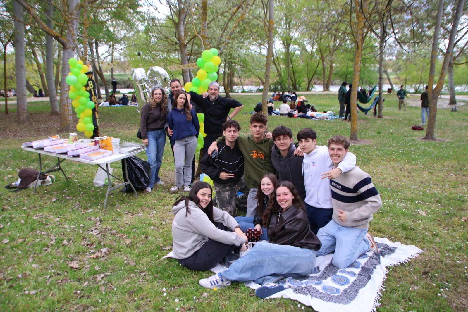 Un multitudinario Lunes de Aguas en Salamanca llena la ribera del Tormes