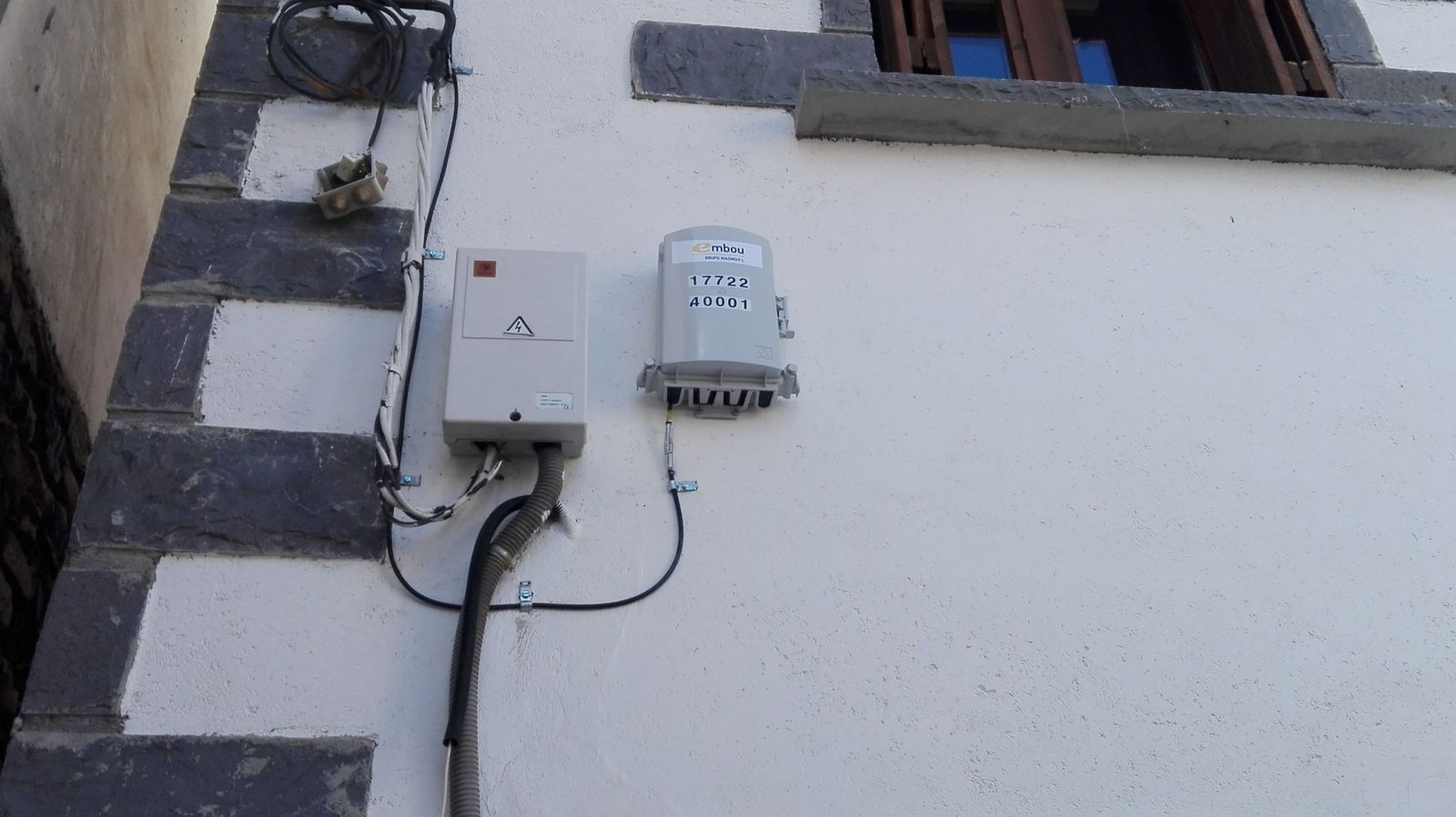 Instalación de fibra óptica en un edificio Instalación de fibra óptica en un edificio