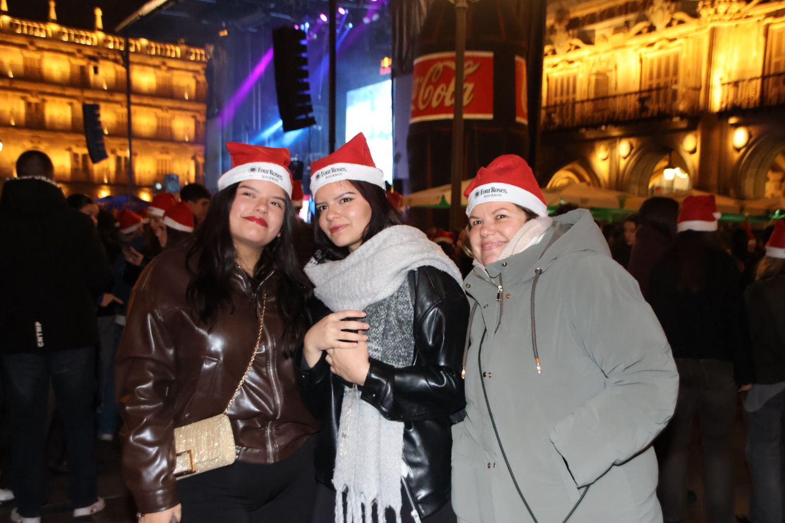 Miles de personas disfrutan de las campanadas y la fiesta del Fin de Año Universitario