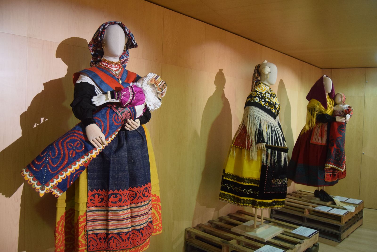 exposicion-de-trajes-regionales-grande-halago-25