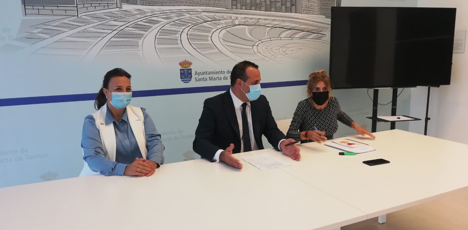 María Cruz Gacho, David Mingo y Chabela de la Torre durante la presentación del proyecto