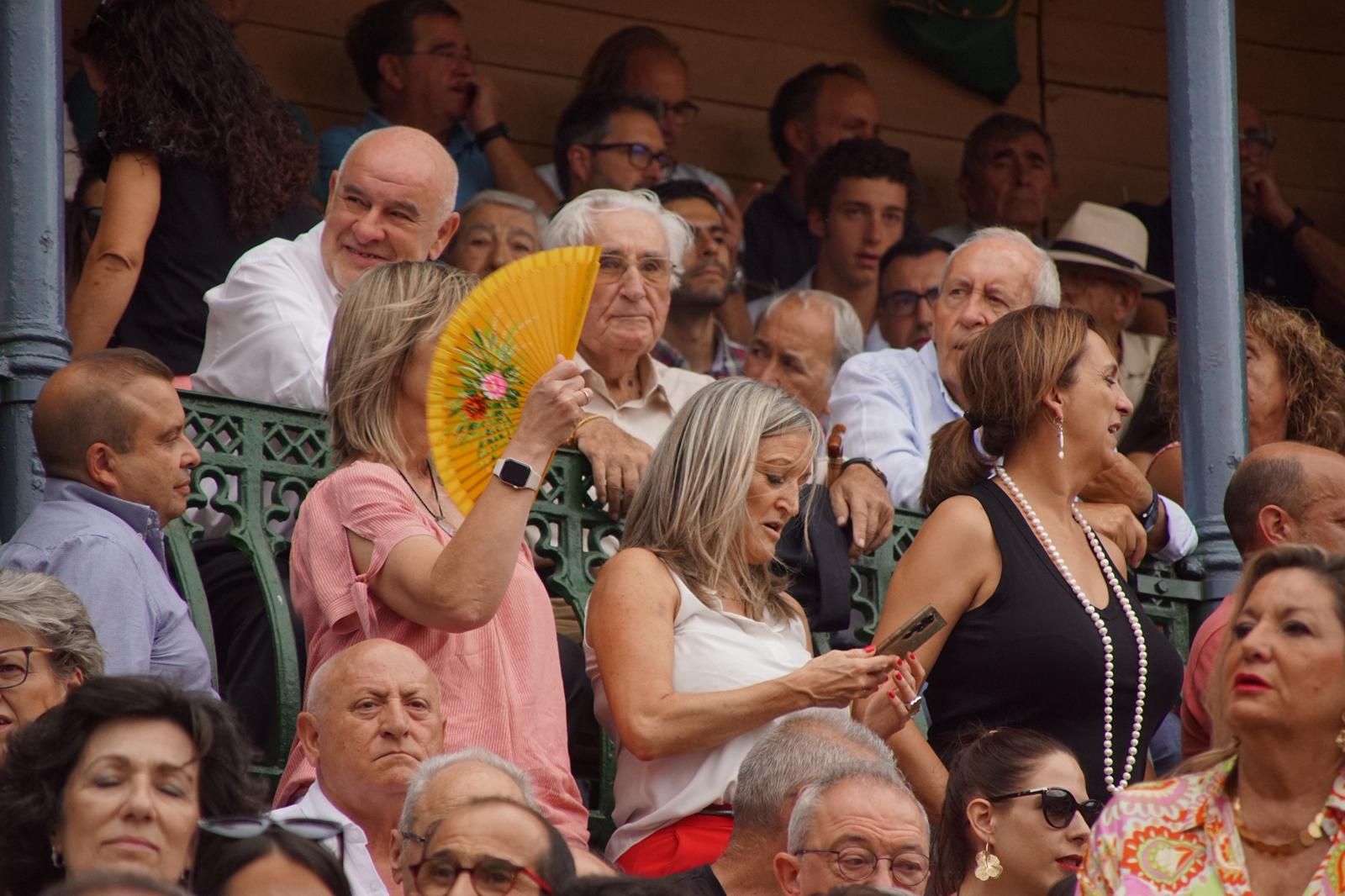 Gran ambiente en La Glorieta para la tarde de toros de Morante de la Puebla, Ismael Martín y Marco Pérez