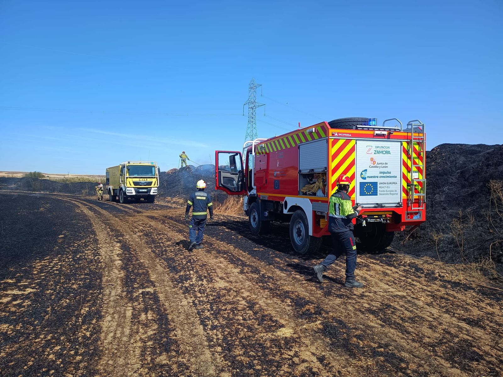 Incendio entre Benegiles y Torres del Carrizal
