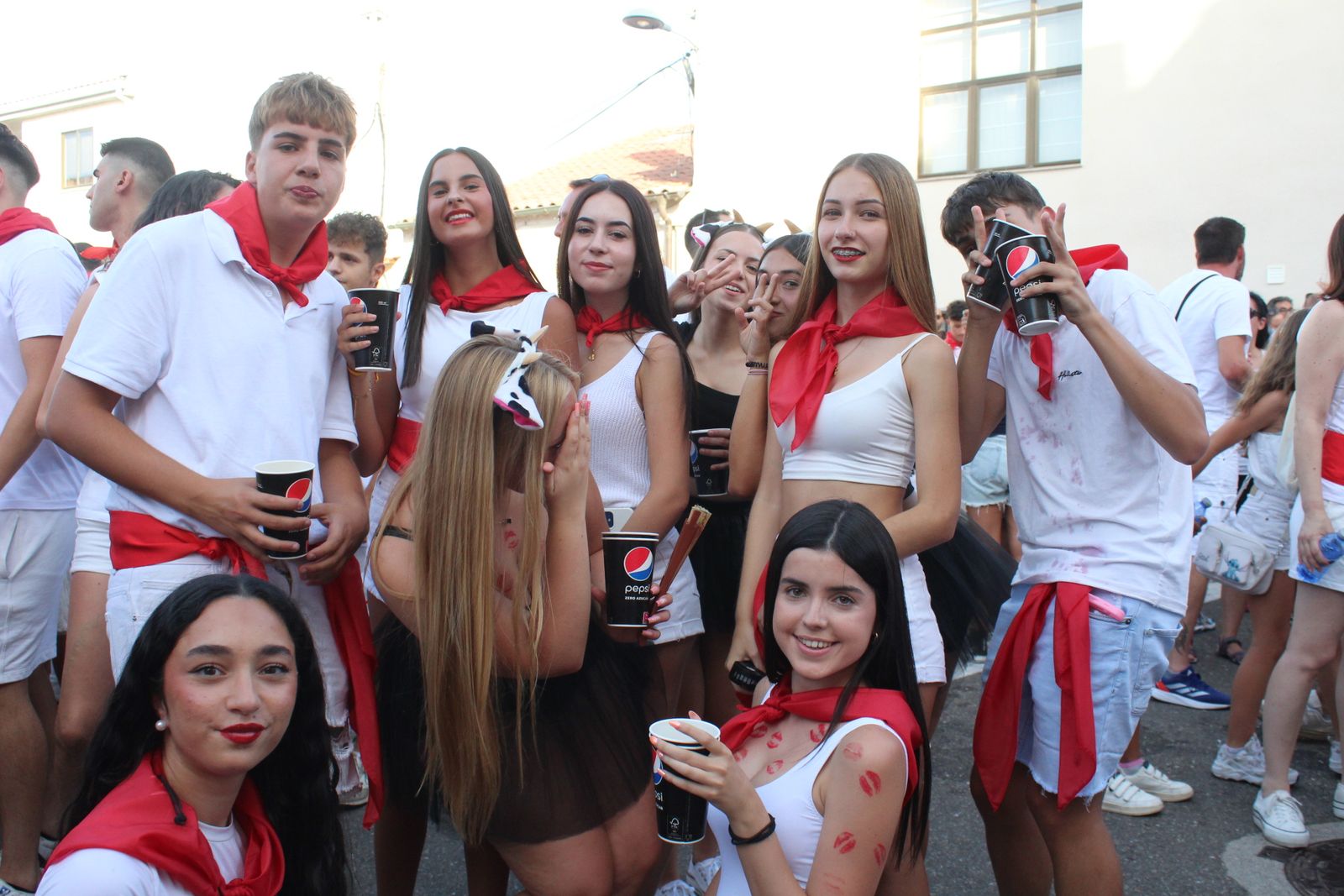 Castellanos de Moriscos. Paseo de peñas con la temática “Viva San Fermín”