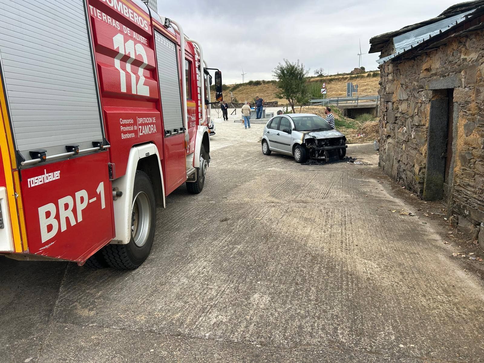 Un incendio de un turismo en Losacio hace saltar, de nuevo, las alarmas