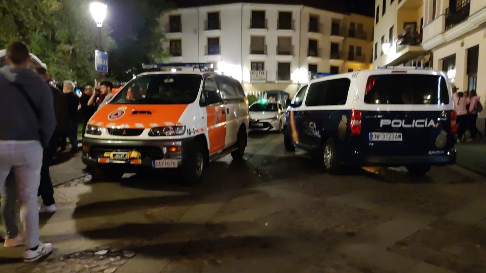 Imagen de la Policía Nacional y Protección Civil en uno de los accesos a la Plaza Mayor