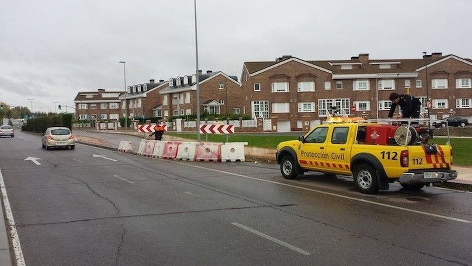 El viento y la lluvia causan caídas de vallas y señales en Santa Marta