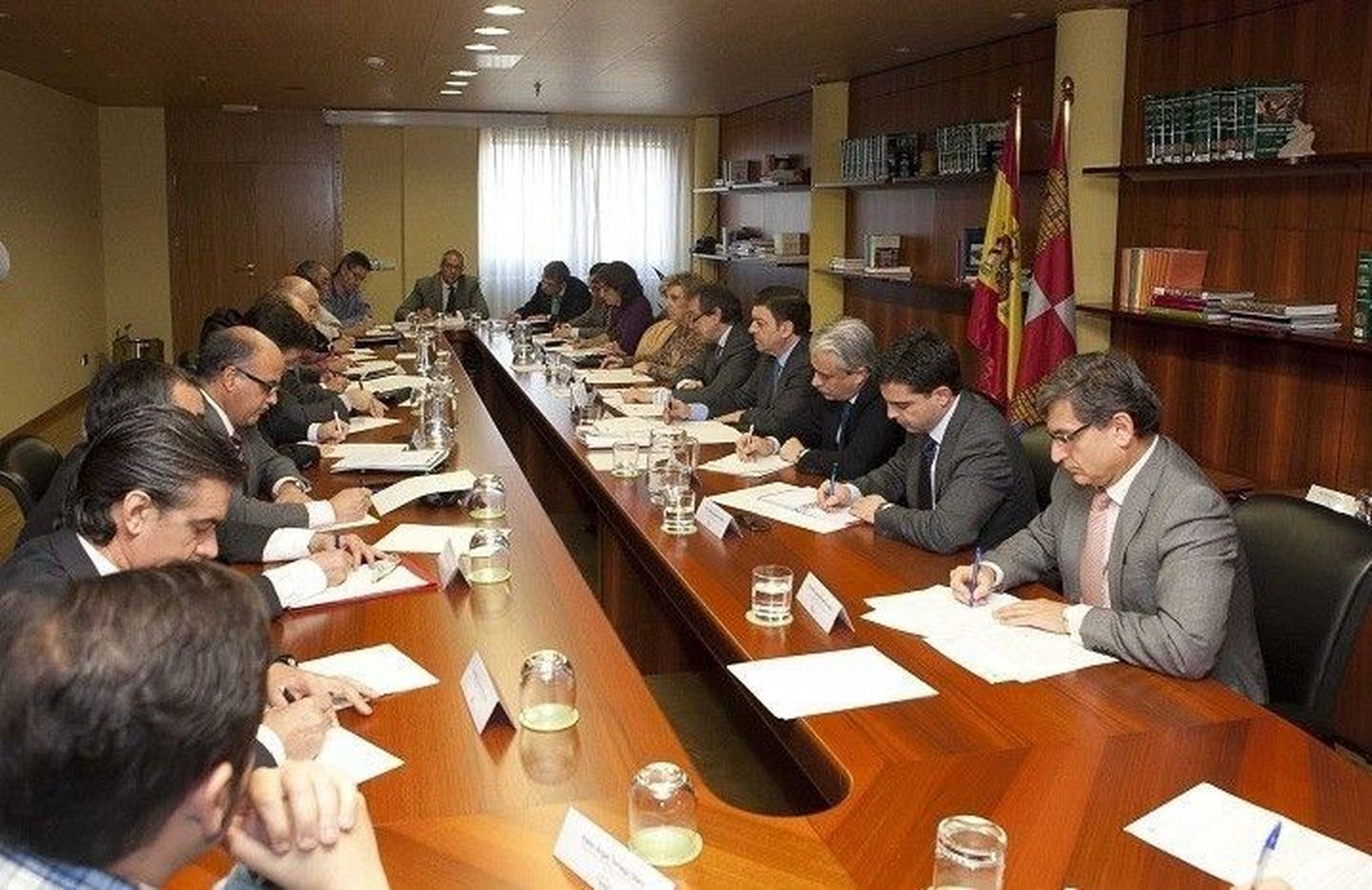 El consejero de la Presidencia preside la constitución del Consejo de Cooperación Local