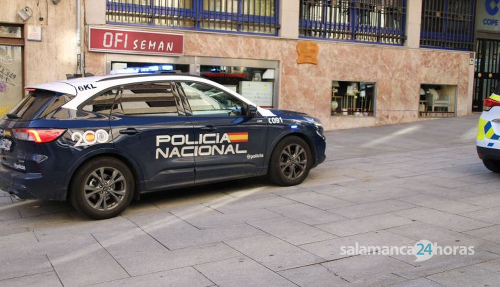 Importante movilización policial en la calle Sol Oriente (2)
