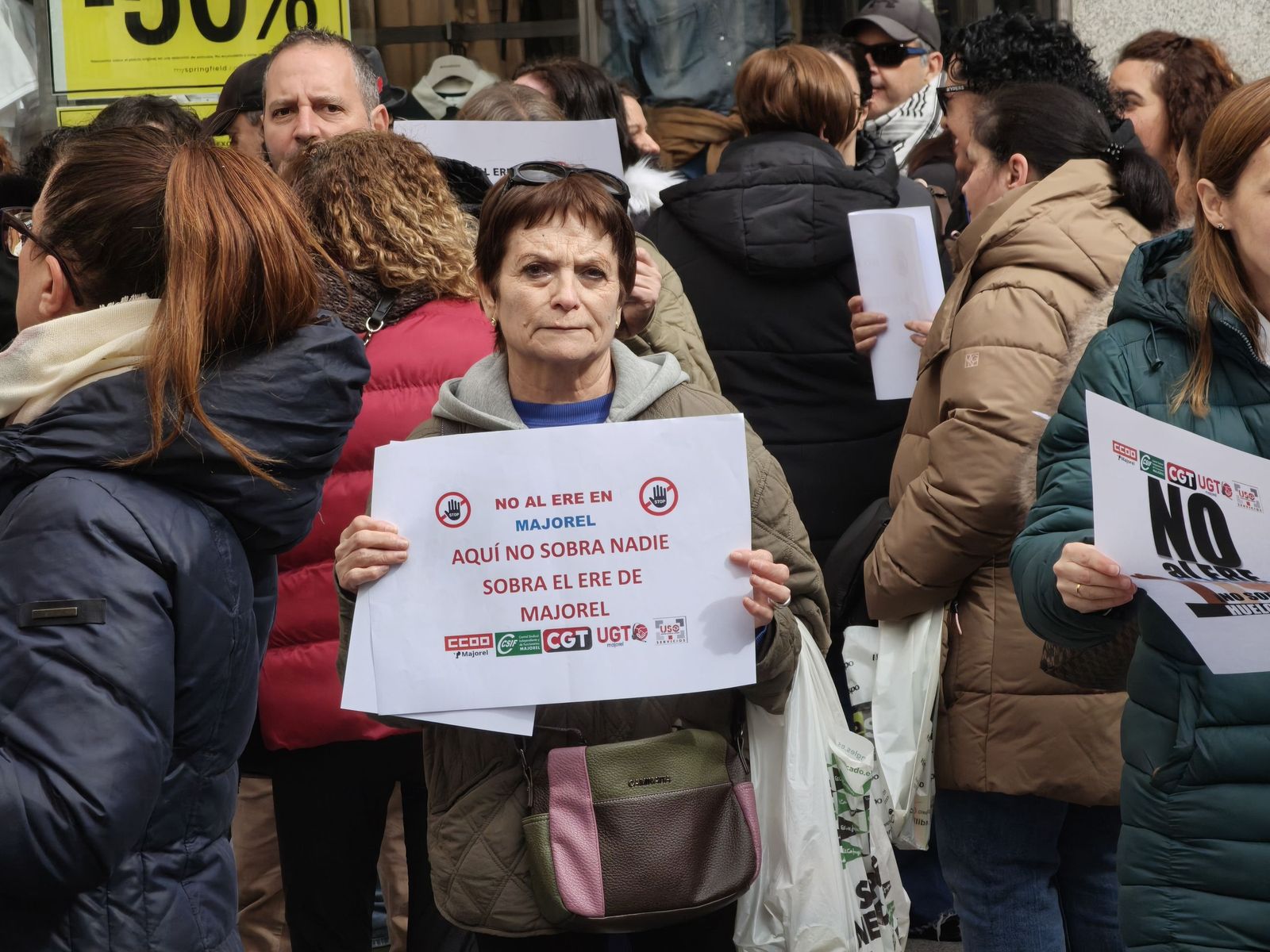 Posibles trabajadores afectados por el ERE de Majorel se manifiestan en Salamanca