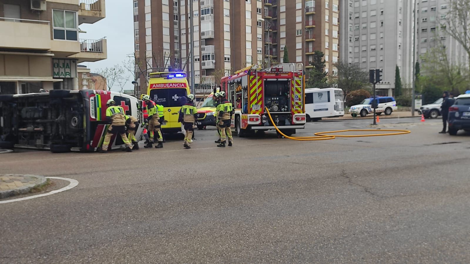 vuelco-de-una-ambulancia-en-zamora-capital-9