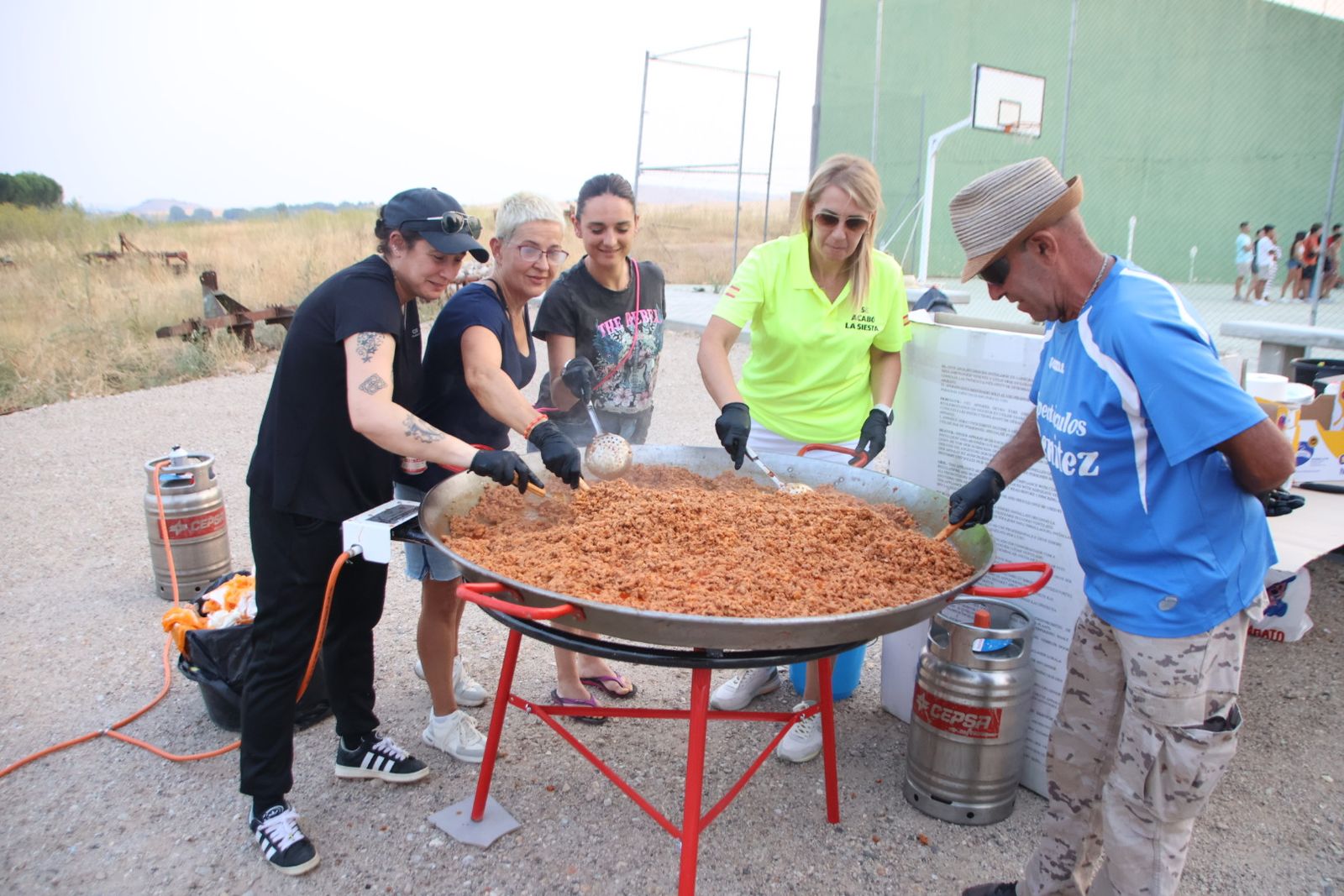 Villagonzalo, cena de chichas en la pista 