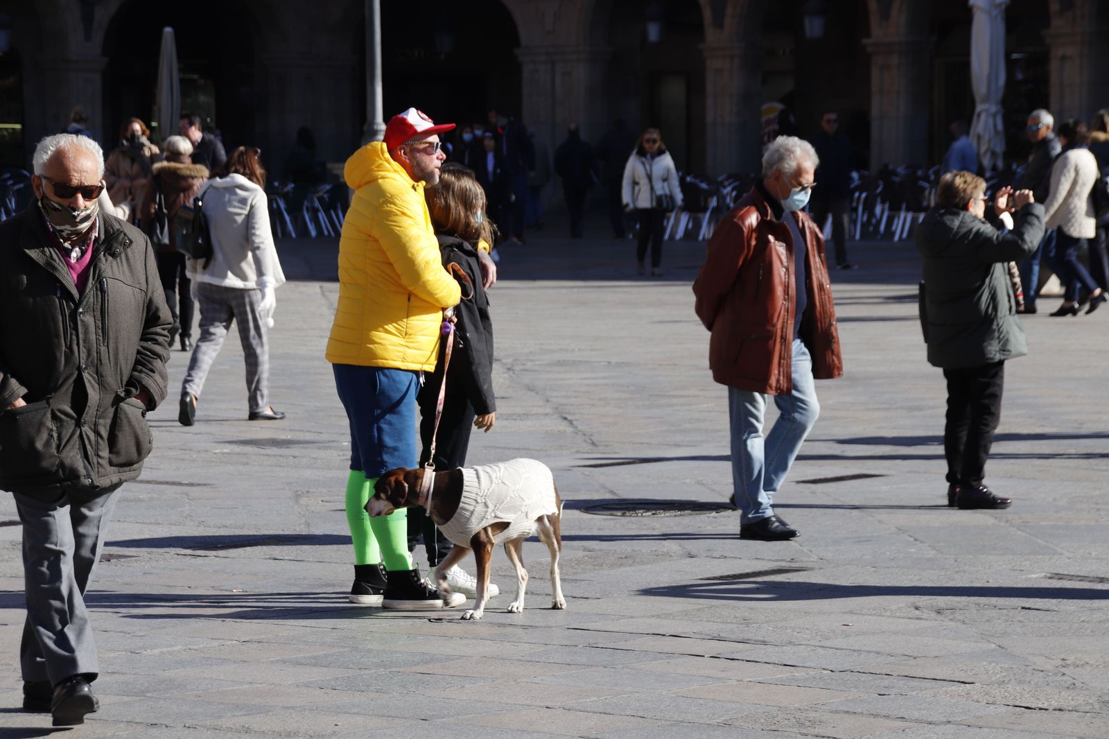 Gente paseando en Salamanca