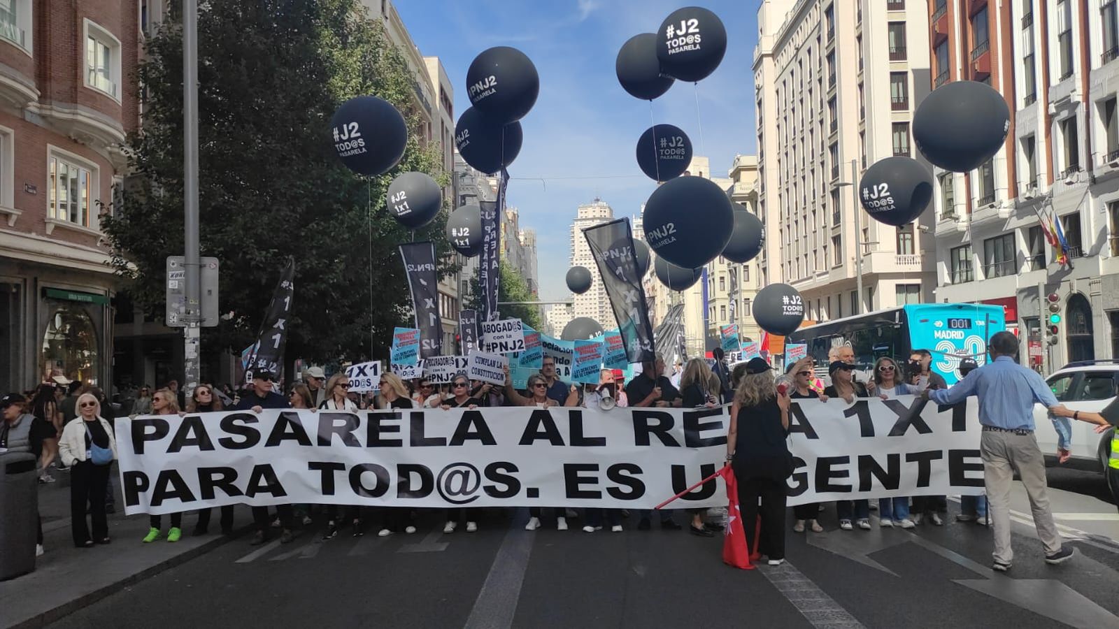 Manifestación en Madrid para exigir la aprobación de la "Pasarela 1x1"